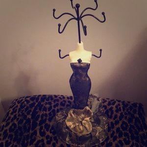 Mannequin jewelry stand
